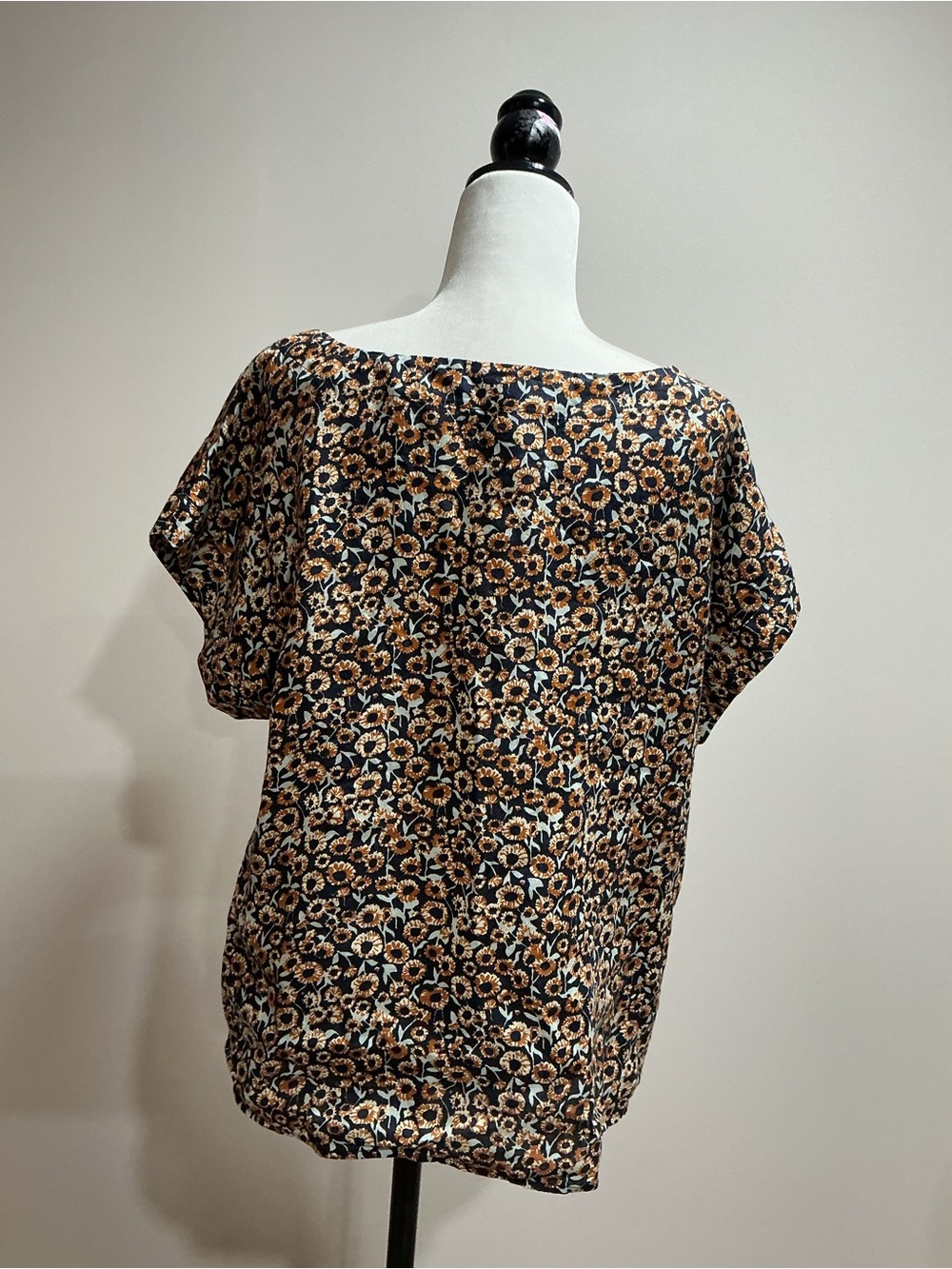 LL Ben signature linen top size large in black floral print - Picture 2 of 5